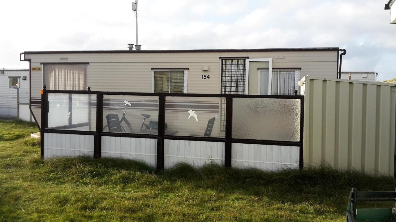 Ameland-Nes-Duinoord: Stacaravan Nes  Bagian luar foto
