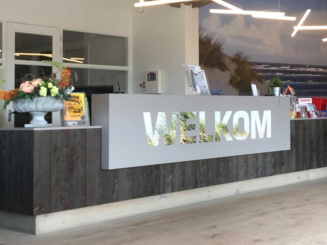 Ameland-Nes-Duinoord: Stacaravan Nes  Bagian luar foto