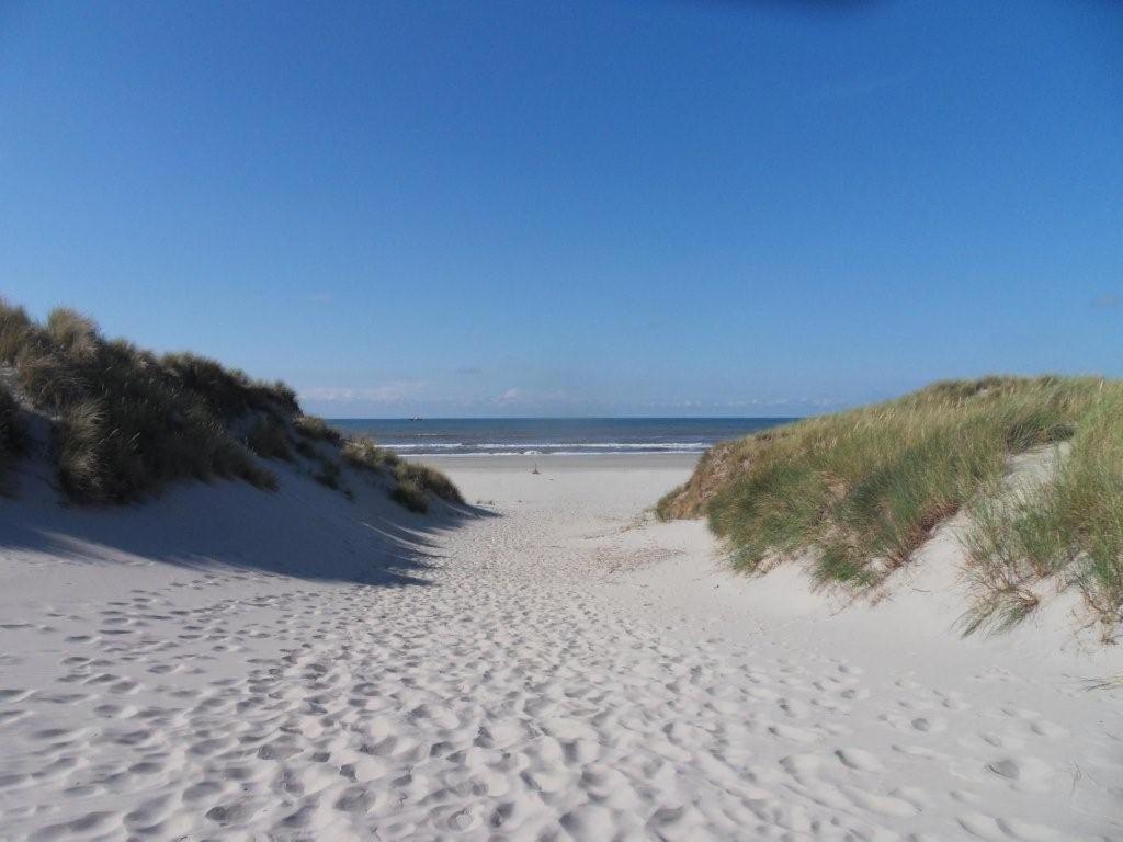 Ameland-Nes-Duinoord: Stacaravan Nes  Bagian luar foto