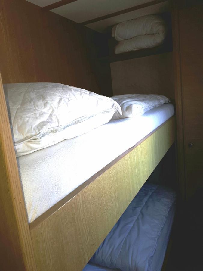 Ameland-Nes-Duinoord: Stacaravan Nes  Bagian luar foto